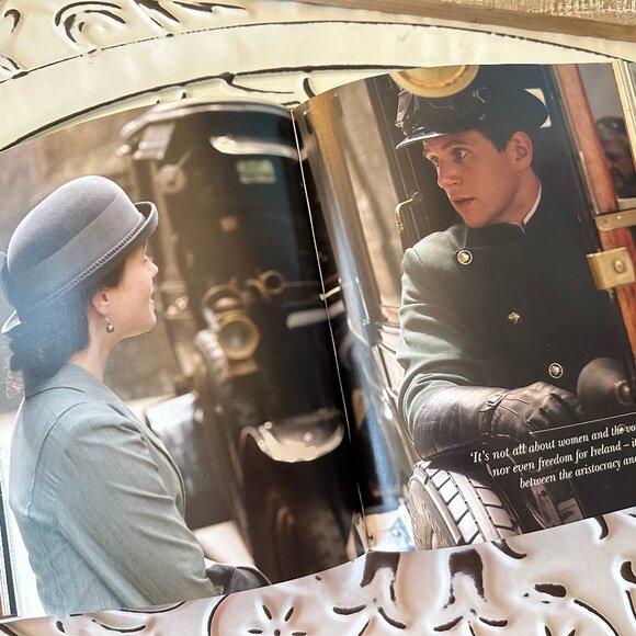 The World of Downton Abbey, The Secrets & History Unlocked.  Behind the scenes. - Picture 5 of 7